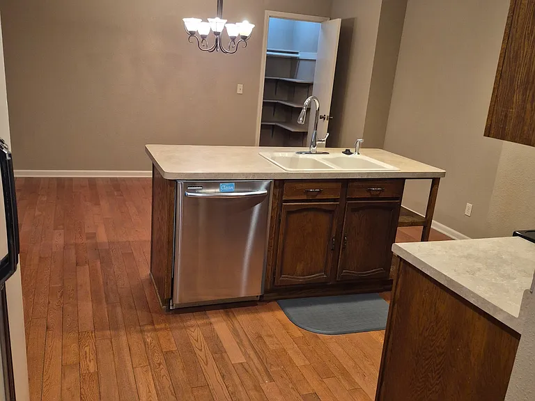 908 Cedar St #D — Photo 4