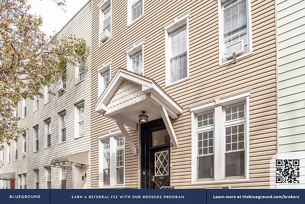 Rented by The Blueground | media 21