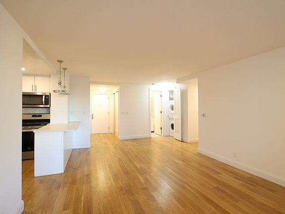 3rd image of 305 E 86th St #17LME