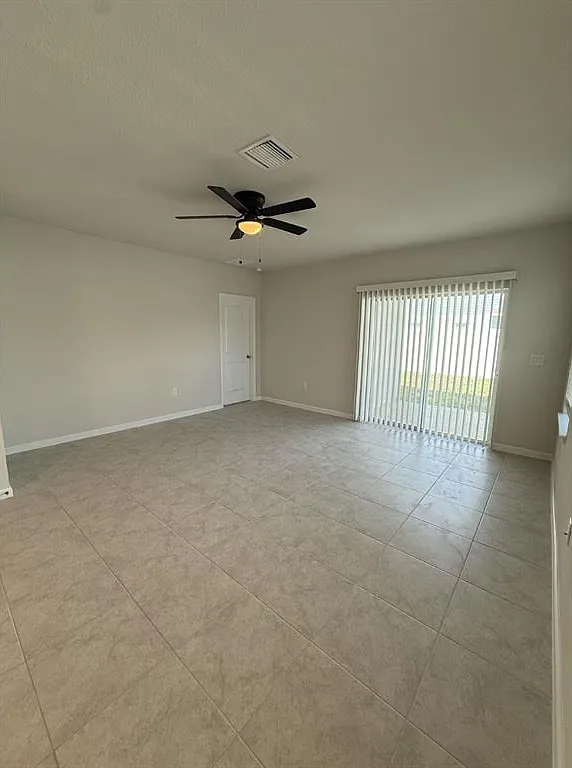 3 bed, 2.0 bath, 1500 sqft, $2,050 — Photo 4