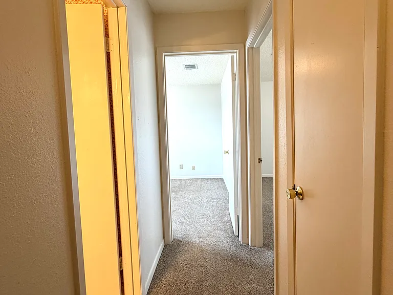 1236 Meadowview Dr — Photo 12