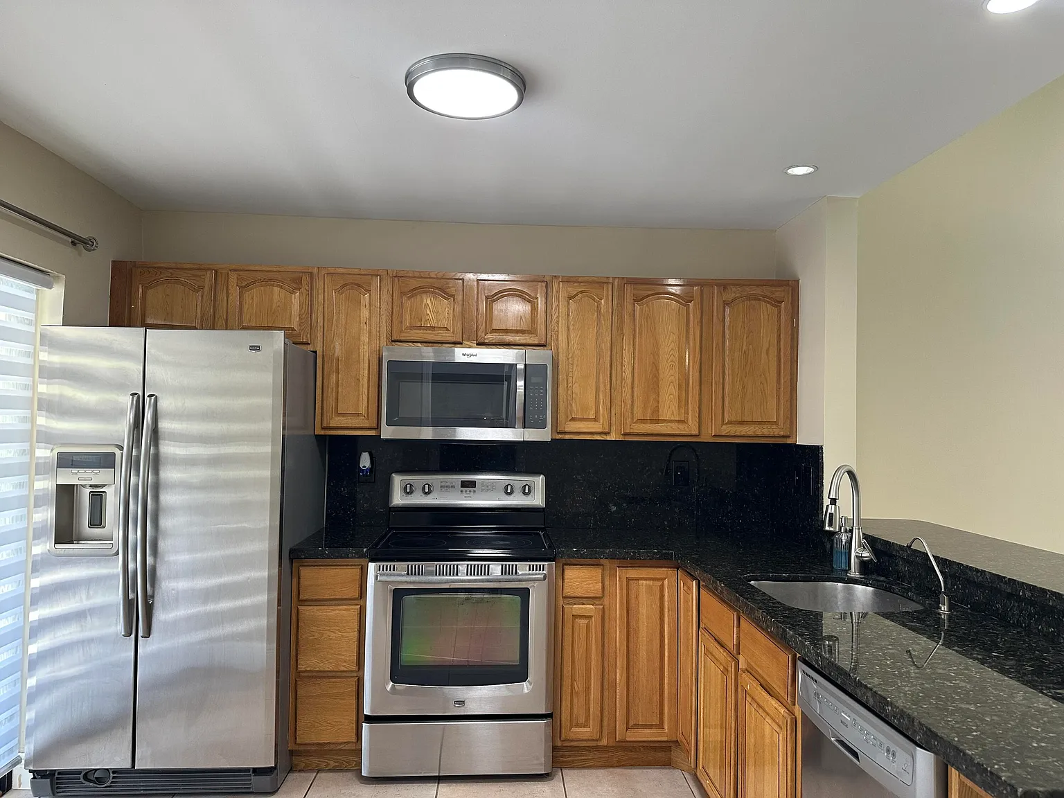 2 bed, 2.0 bath, 873 sqft, $2,550 — Photo 2