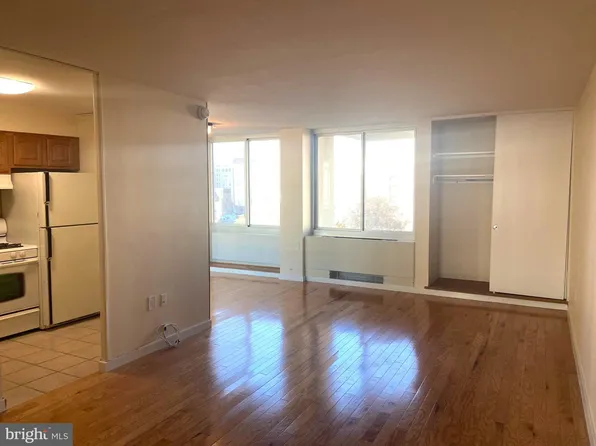 604 S Washington Sq APT 1204, Philadelphia, PA 19106
