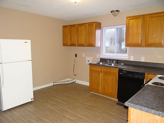 3rd image of 362 Karen Dr