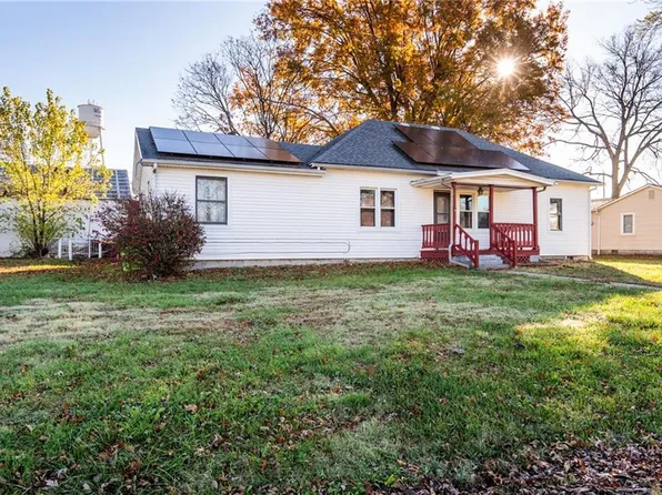 413 S Elm St, Wellsville, KS 66092