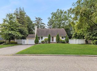 38 Willits Rd, Glen Cove, NY 11542