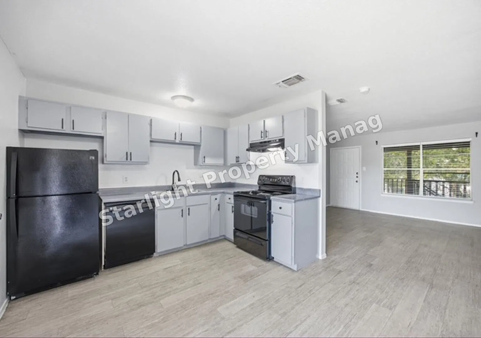 Charming 1-Bed Oasis in San Antonio - Ideal Comfort at 430 Kendalia Ave! — Photo 3
