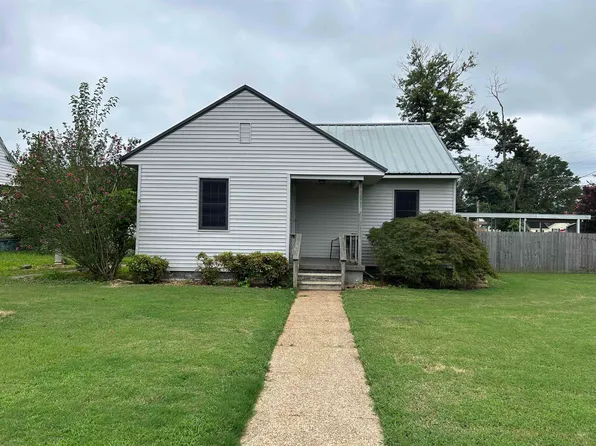 1602 Sheffield Dr, Sheffield, AL 35660