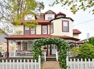 1 Thomas St, Merrick, NY 11566