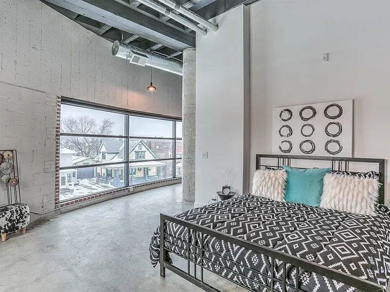 Dahlman Flats — Photo 15