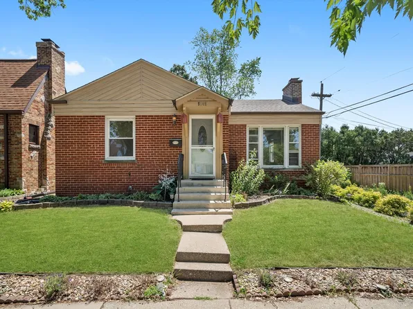 5145 Lee St, Skokie, IL 60077