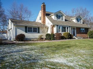 44 William Penn Dr, Stony Brook, NY 11790