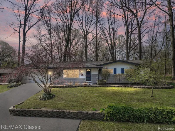 11004 Timberline Dr, Shelby Township, MI 48316