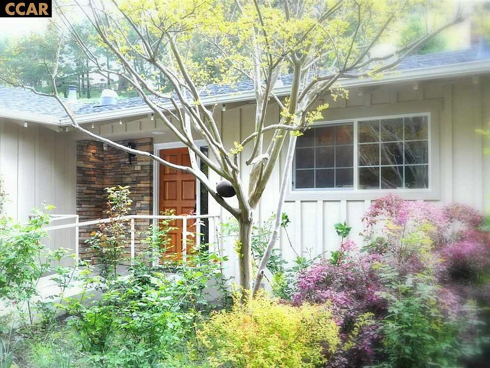 1st image of 3 Woodford Dr