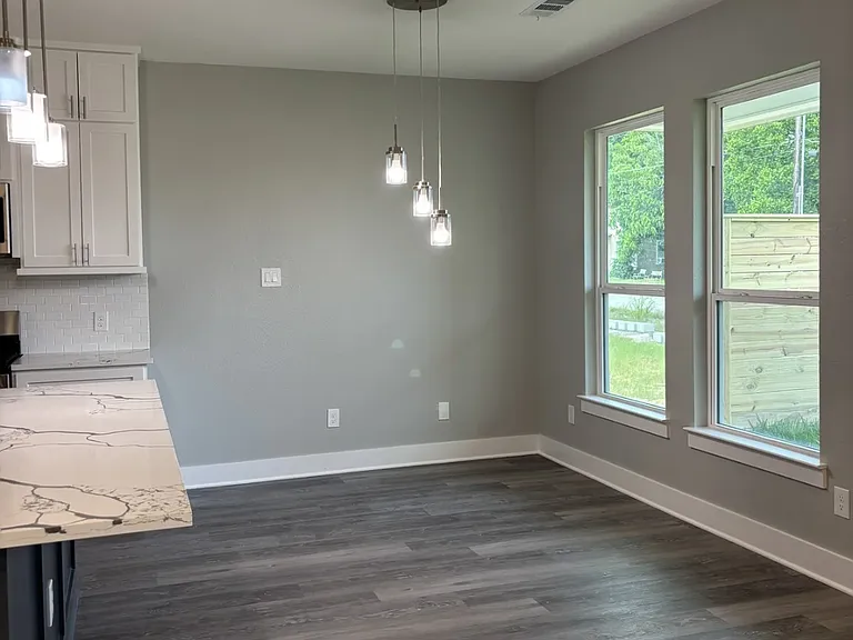 729 Ebenezer Ln — Photo 10