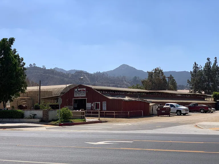 1841 Riverside Dr #STUDI0 — Photo 25