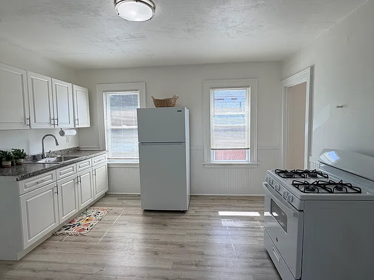 49 Henry St #3 — Photo 5