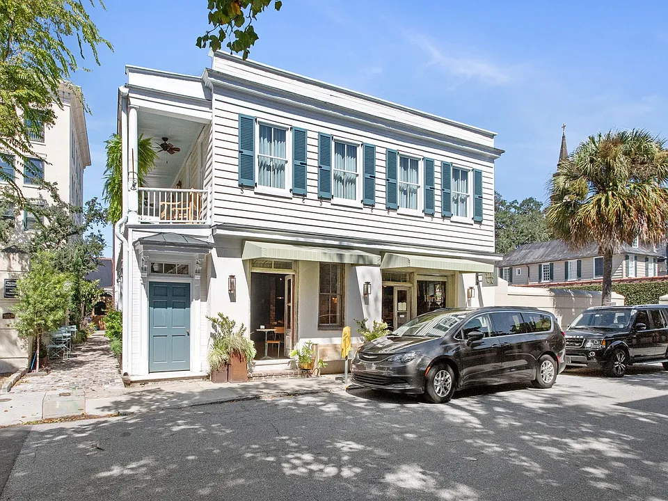 62 Queen St #F