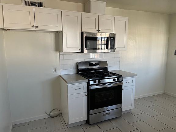 4th image of 2931 Alder St