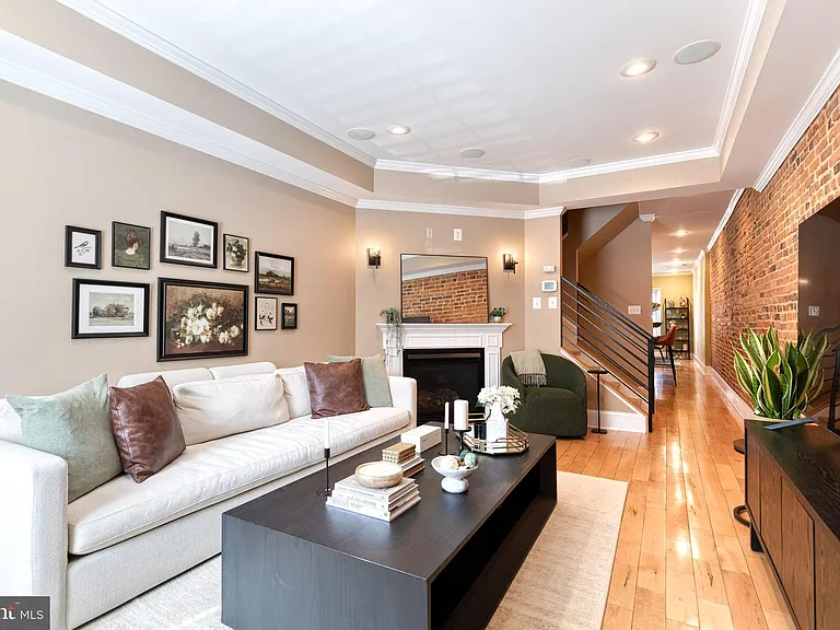 908 S Linwood Ave — Photo 3
