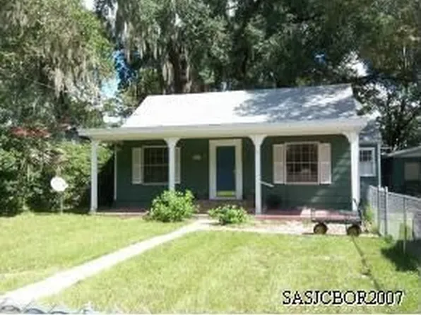 621 S 18th St, Palatka, FL 32177