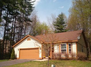 48 Lakeshore Pointe Dr, Howell, MI 48843