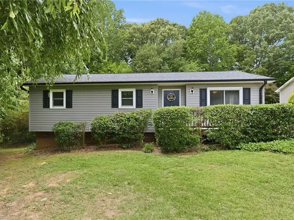 4207 Pheasant Ridge Dr, Sophia, NC 27350