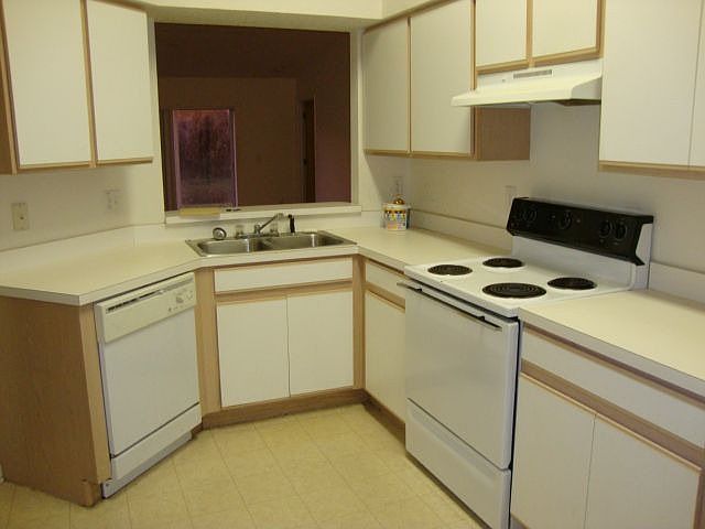 2nd image of 3010 Summer House Dr