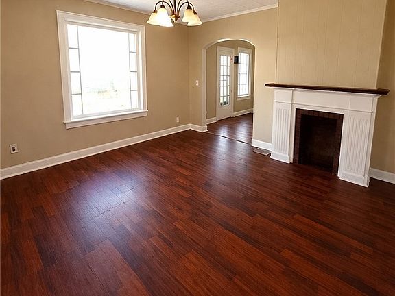 5th image of 256 N Main St