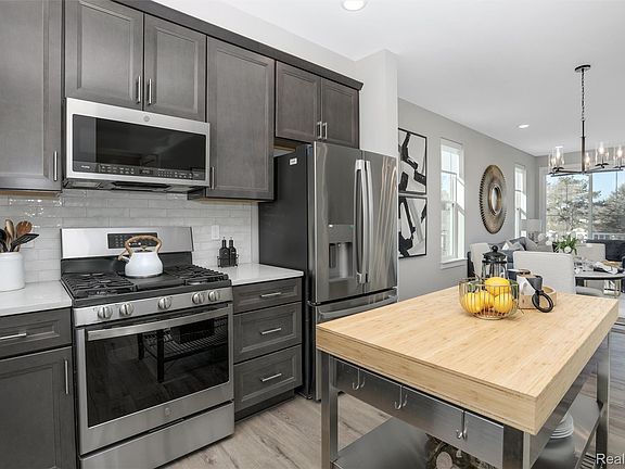 3rd image of 20653 Harper Ave #58
