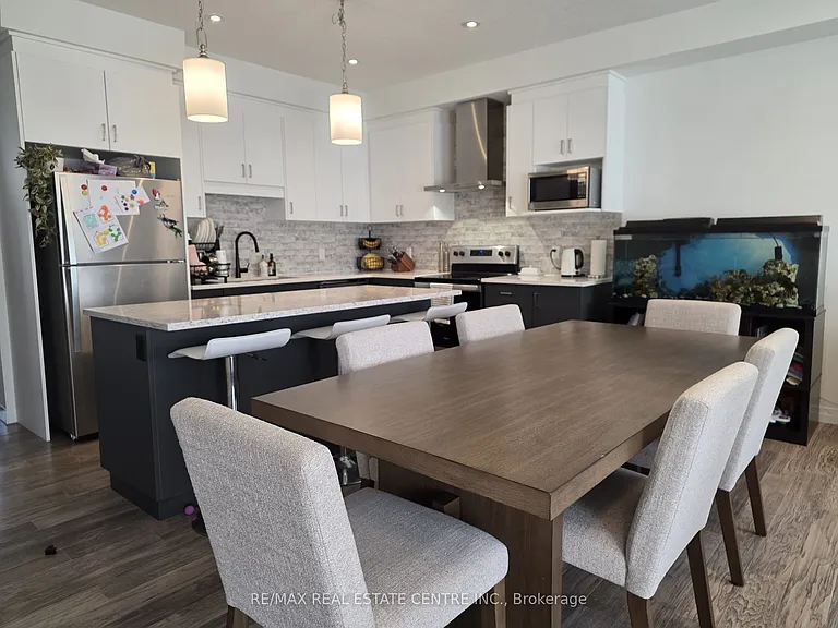 36 Queensbrook Cres — Photo 9