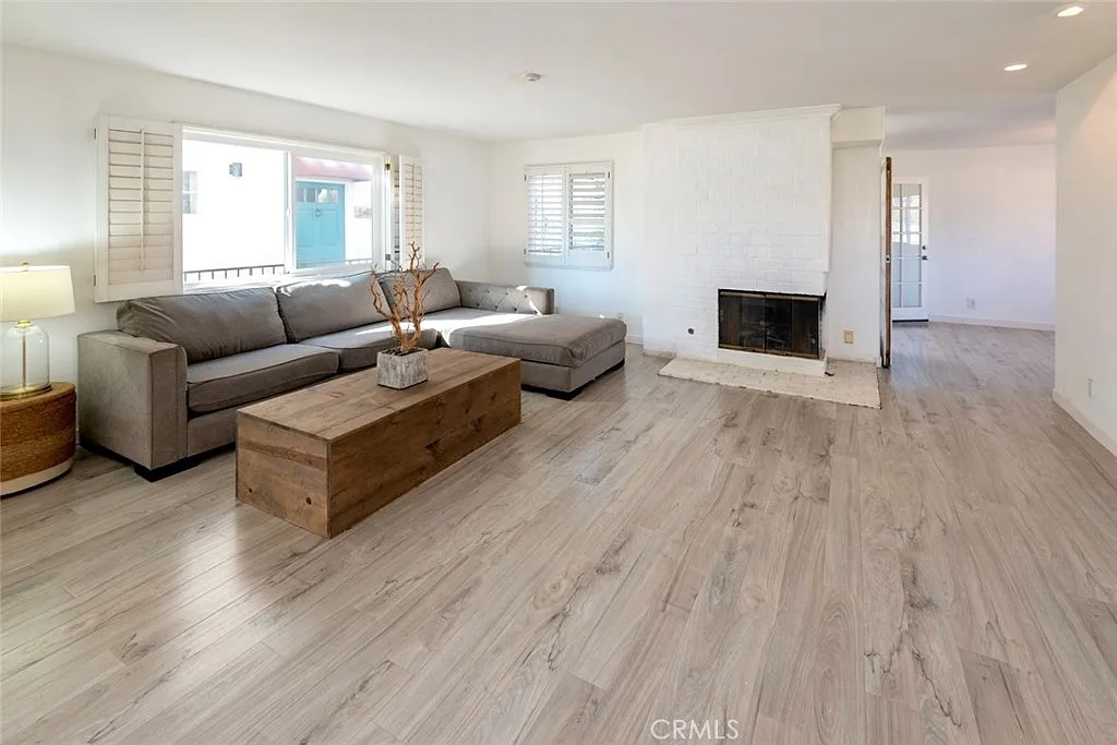 2 bed, 2.5 bath, 1664 sqft, $5,500 — Photo 3