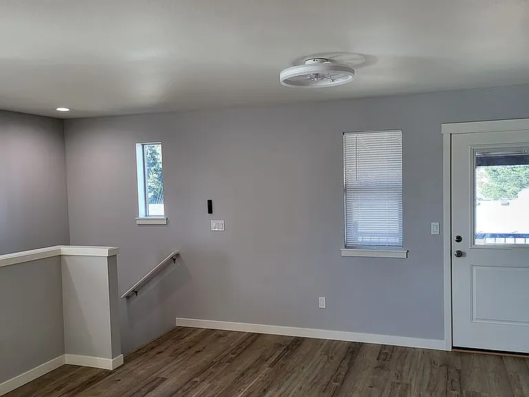 1083 Kennedy St — Photo 7