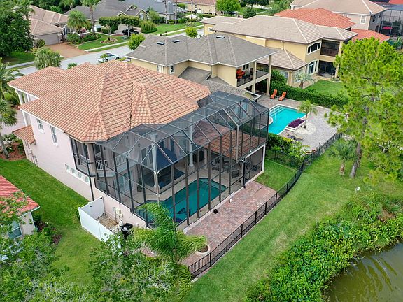 4th image of 90 Emerald Lake Dr