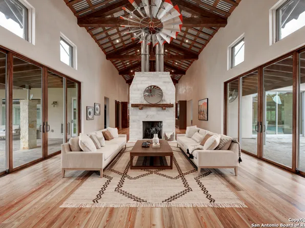 26 VIA ARAGON, San Antonio, TX 78257