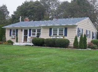 8 Walker Ct, East Quogue, NY 11942