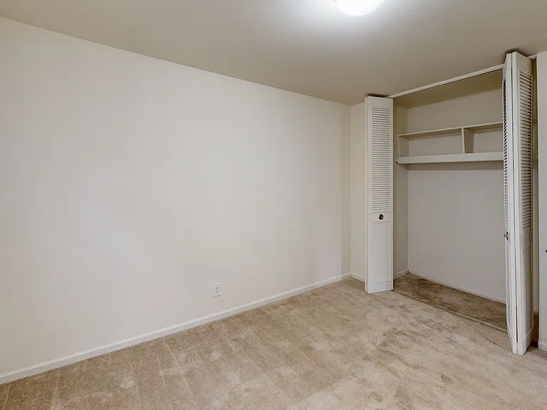 Denway Circle Apartments — Photo 21