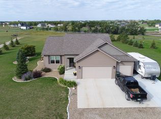 7420 Country Hills Dr, Bismarck, ND 58503