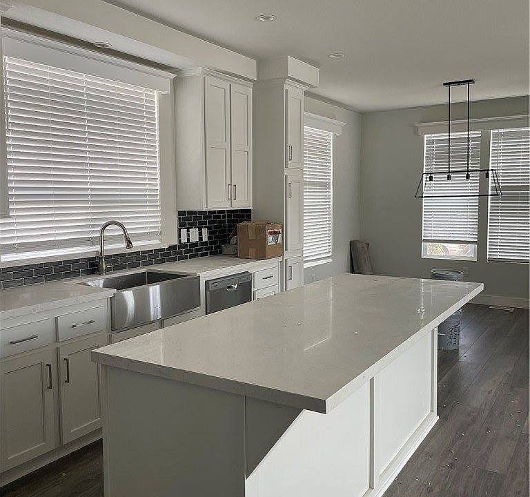 1st image of 4095 Fruit St Space 607