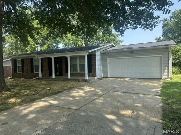 11954 Lakecrest Ln, Saint Louis, MO 63138