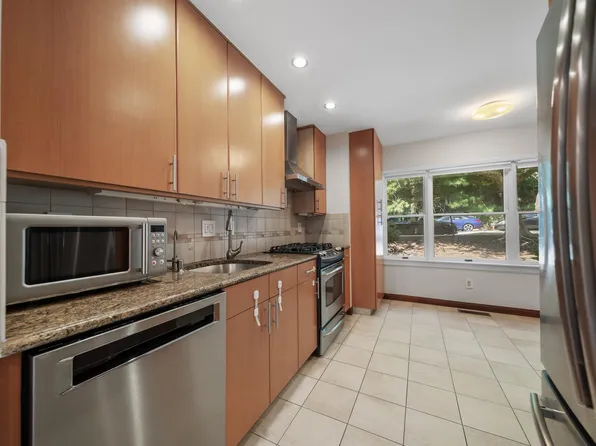 473 Undercliff Avenue image 12 of 33