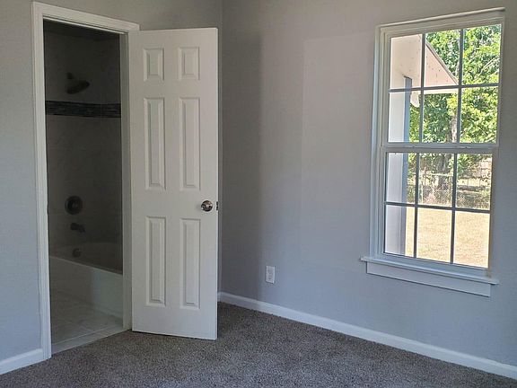 4th image of 516 Phinney Ave