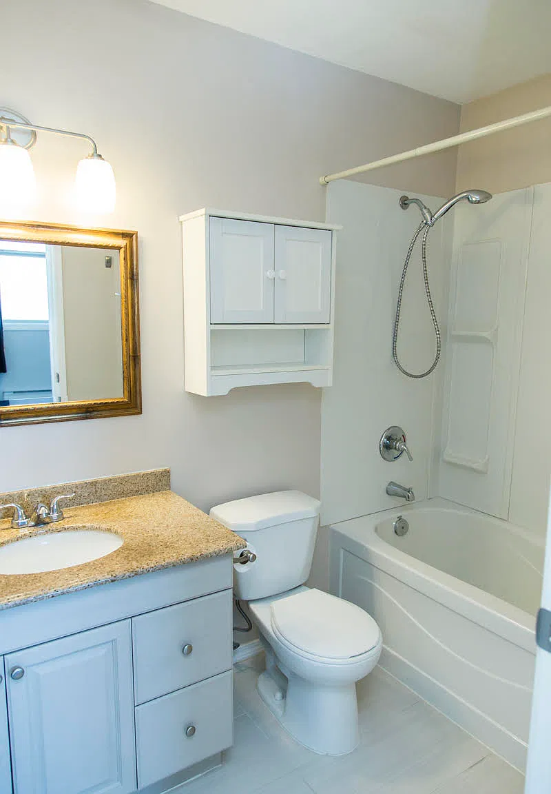 1810 Summit Dr — Photo 2