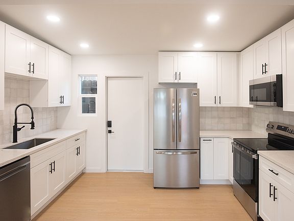 Fully updated kitchen