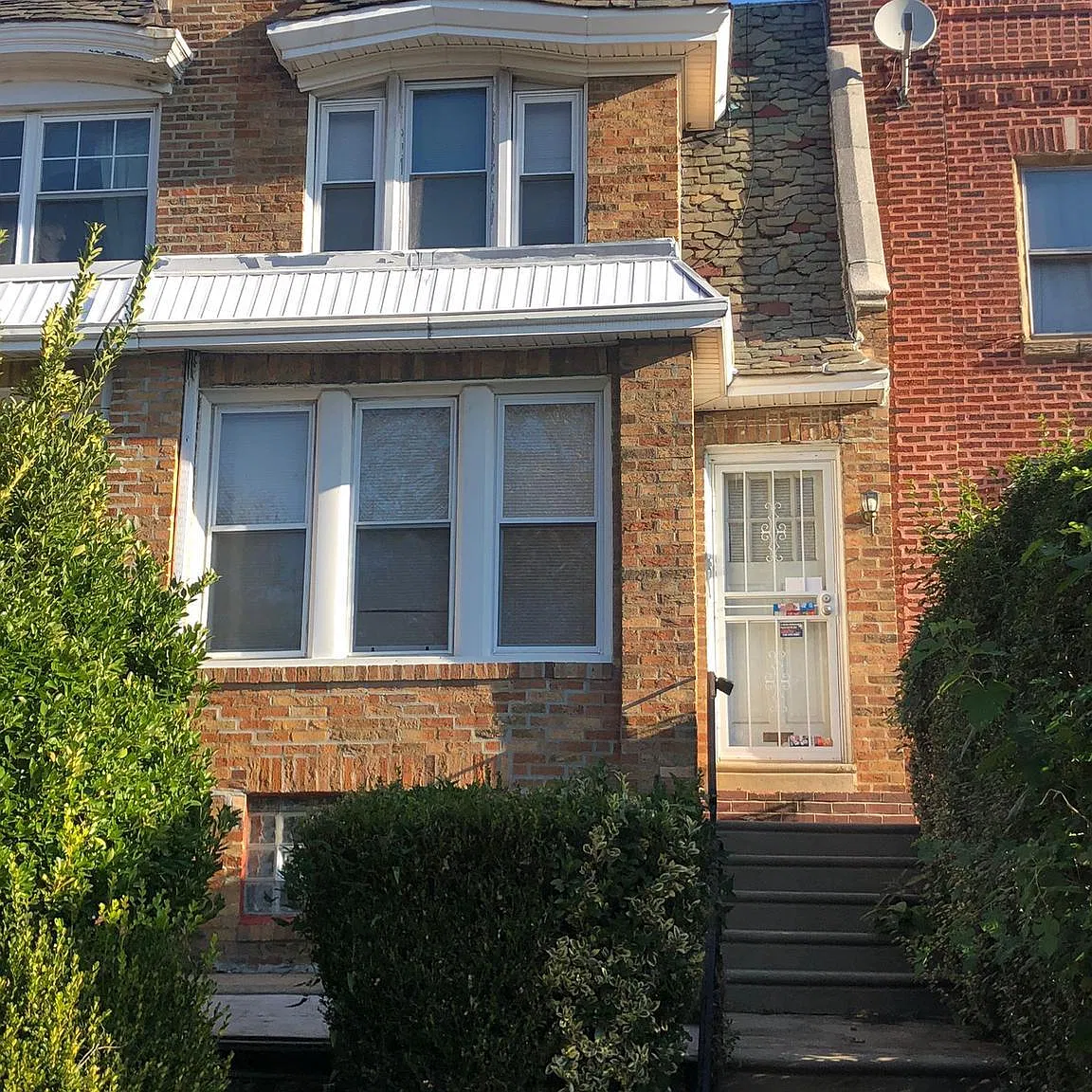 3 bed, 1332 sqft, $1,900 — Photo 1