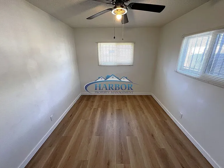 10019 S Felton Ave — Photo 7