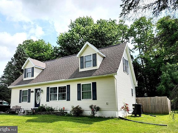 2nd image of 373 Loomis Ave