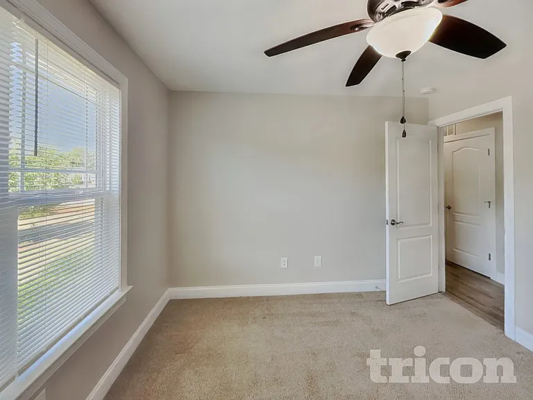 335 Oxfordshire Dr — Photo 14