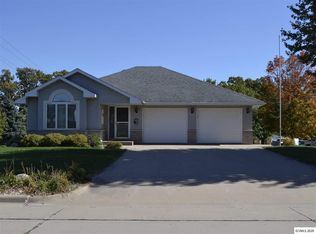 792 5th St SW, Dyersville, IA 52040