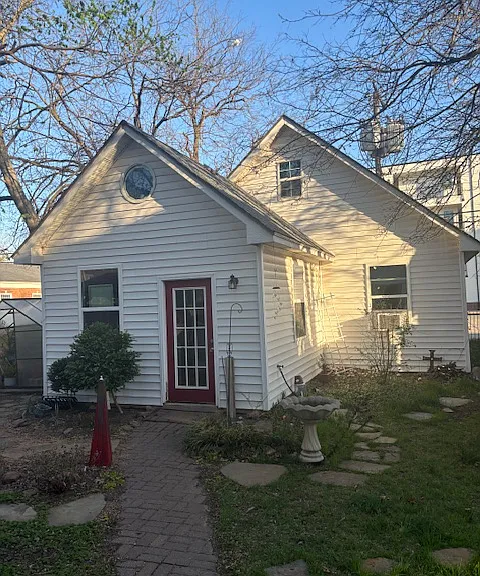 218 W Apache St — Photo 3